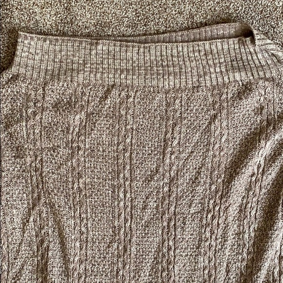 Off the shoulder sweater - Picture 2 of 3